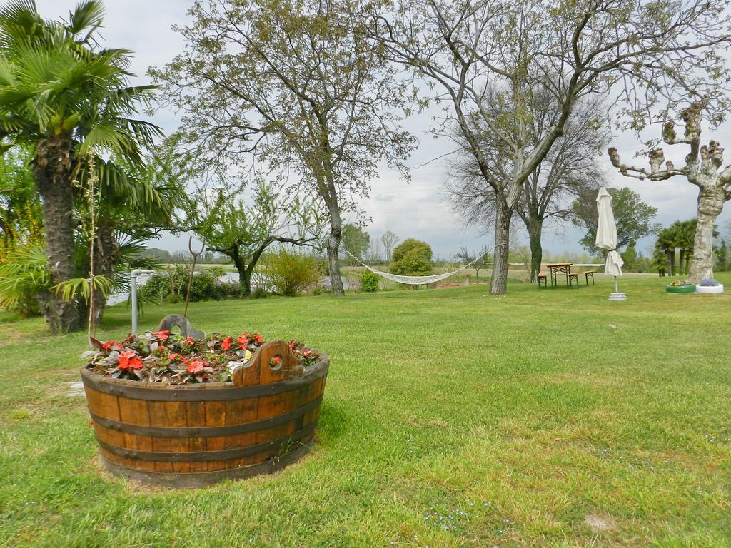 Agriturismo Zio Michele Hotell Isola Della Scala Exteriör bild