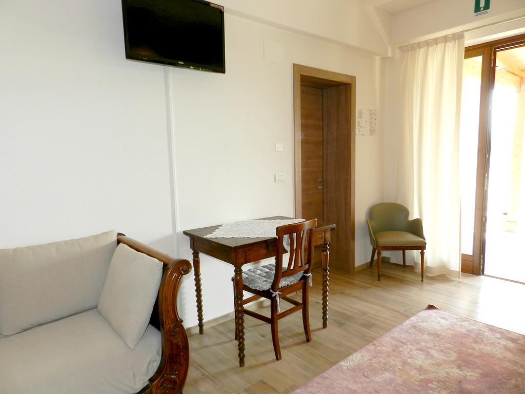 Agriturismo Zio Michele Hotell Isola Della Scala Exteriör bild